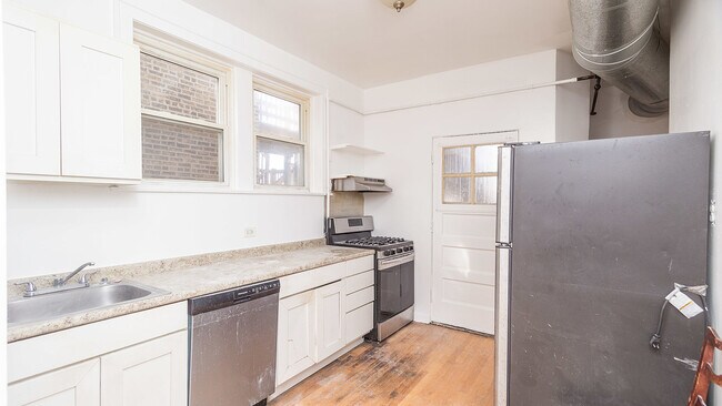 Foto del edificio - 6329 N Claremont Ave