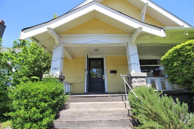 Building Photo - 1483 NE Going St