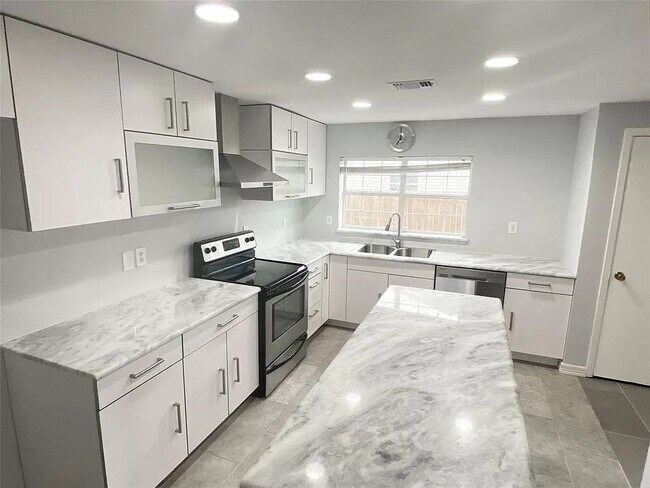 Foto del edificio - 1316 Dunbarton Dr