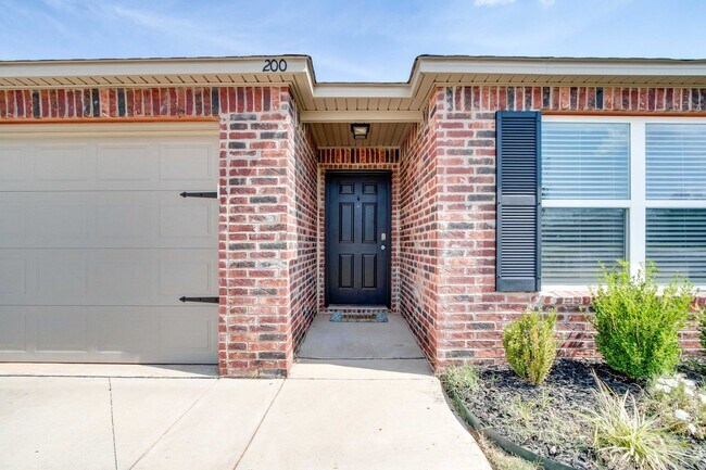 Building Photo - Newer four bed home in Edmond schools