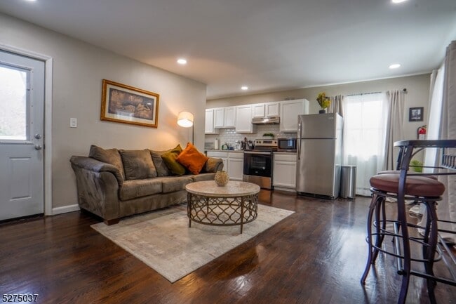 Building Photo - 454 Boyden Ave