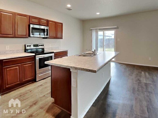 Foto del edificio - 13019 Lineberry Ln