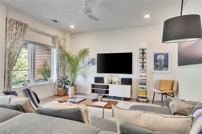 Foto del edificio - 4361 S Congress Ave