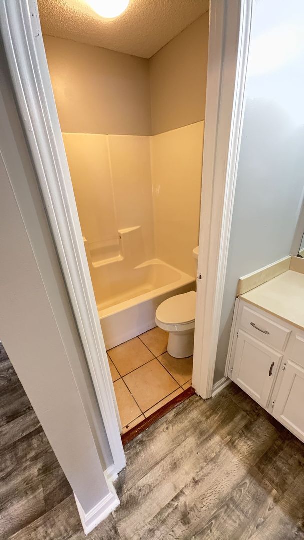 Building Photo - Charming 3-bedroom, 2-bath residence located in a quiet Horn Lake neighborhood