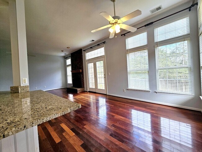 Foto del edificio - 2408 Bayview Dr