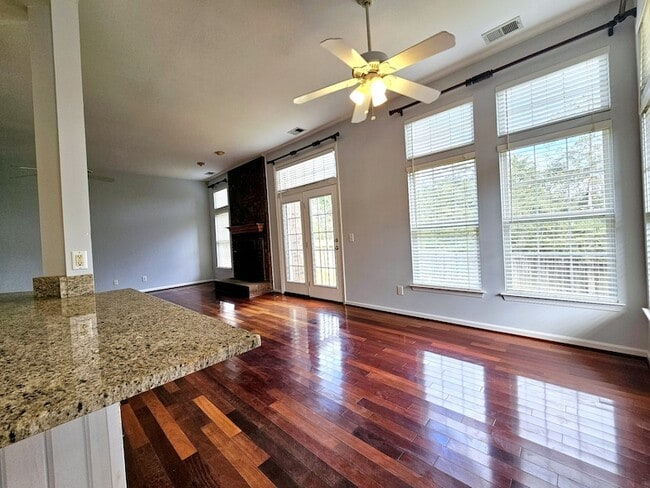 Photo - 2408 Bayview Dr House