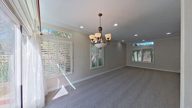 Foto del edificio - 28542 Cedar Ridge Rd