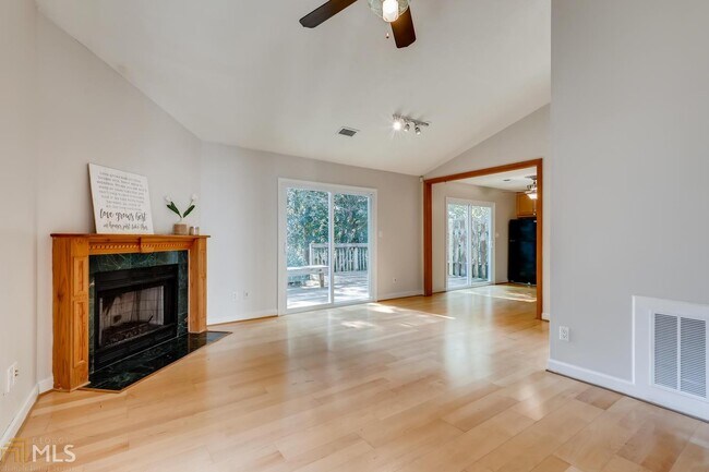Building Photo - 4050 Settlers Hill Way