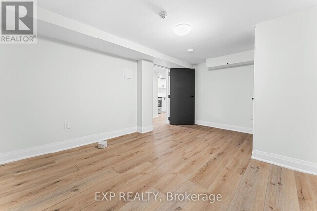 Photo du bâtiment - 952 Main St E