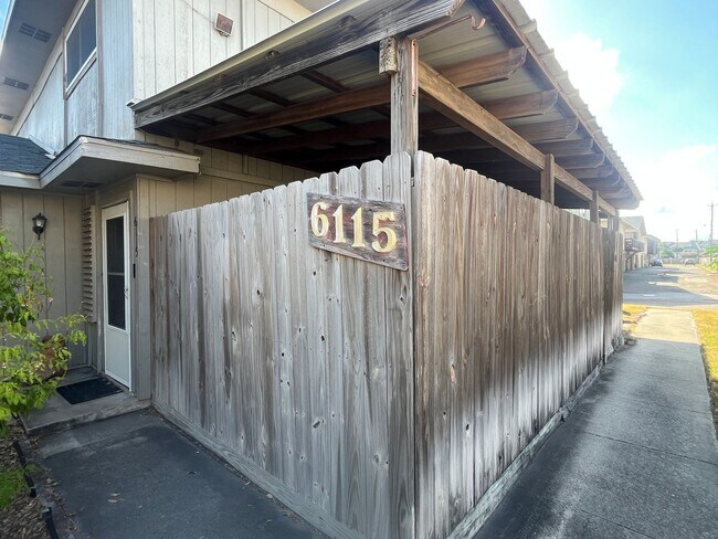 Building Photo - Southside Townhome!!