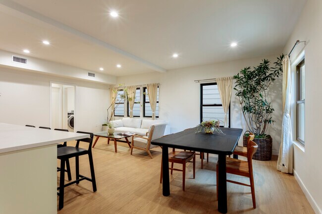 Foto del edificio - 4541 Melbourne Ave