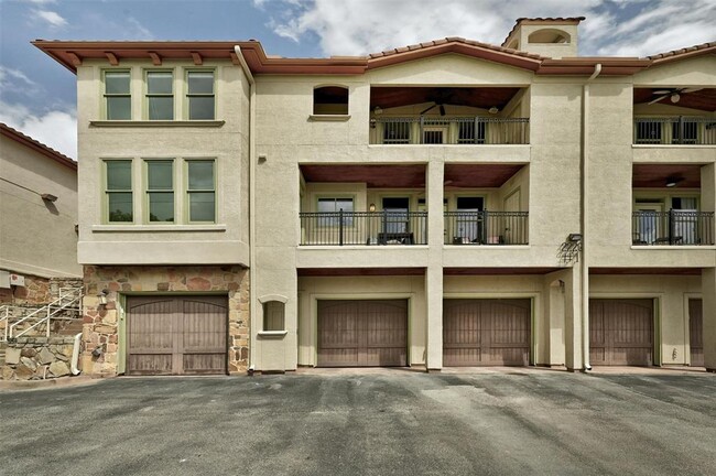 Foto del edificio - 2226 Westlake Dr