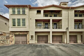 Building Photo - 2226 Westlake Dr