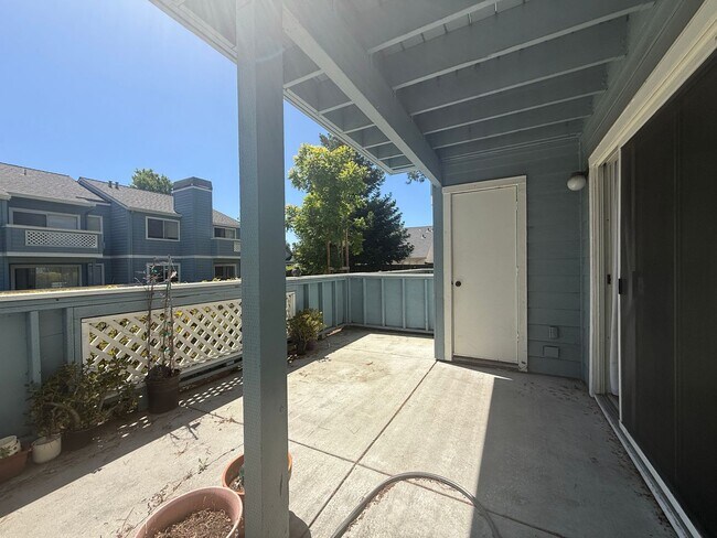 Foto del edificio - Sharp and Clean 1 Bedroom 1 Bath Condo in North San Jose