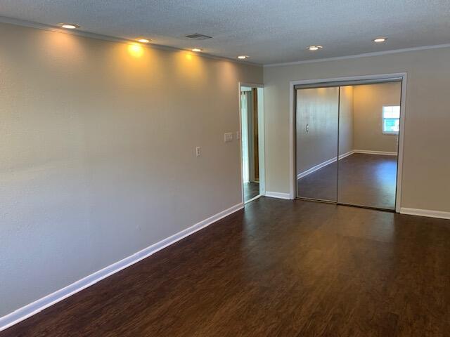 Building Photo - 708 Meadow Ct