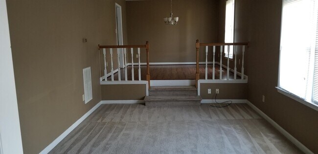Building Photo - 441 Wapiti Dr
