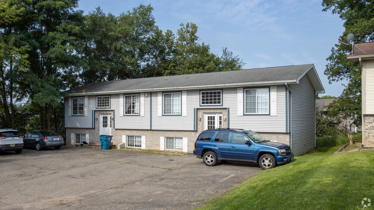 Foto del edificio - 3 Duplexes on Jack Pine Way