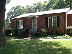 Building Photo - 711 Avalon Rd N