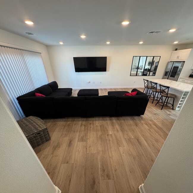 Building Photo - 2115 Reed Dr