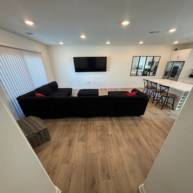 Foto del edificio - 2115 Reed Dr