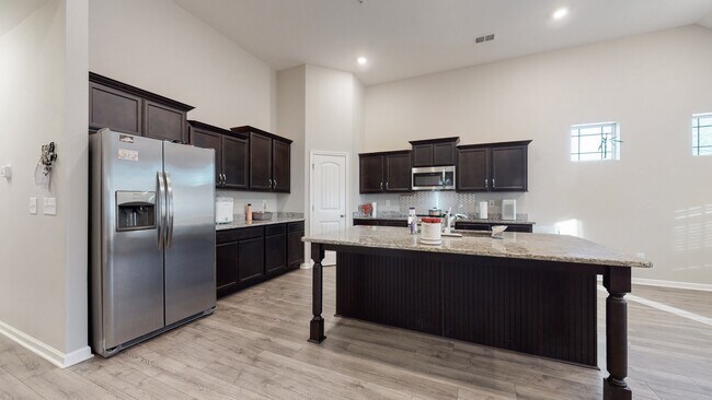 Foto del edificio - 317 Edgefield Ct