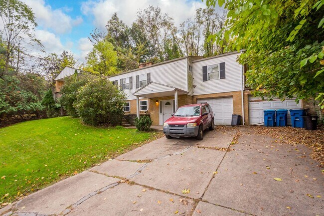 Building Photo - 230-228 Universal Rd