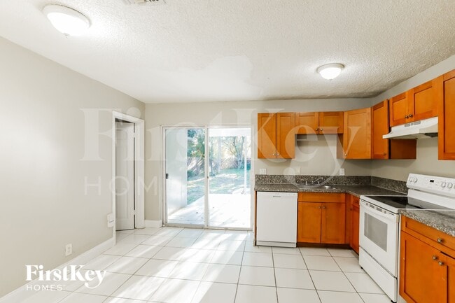 Foto del edificio - 1389 SW 24th Ave