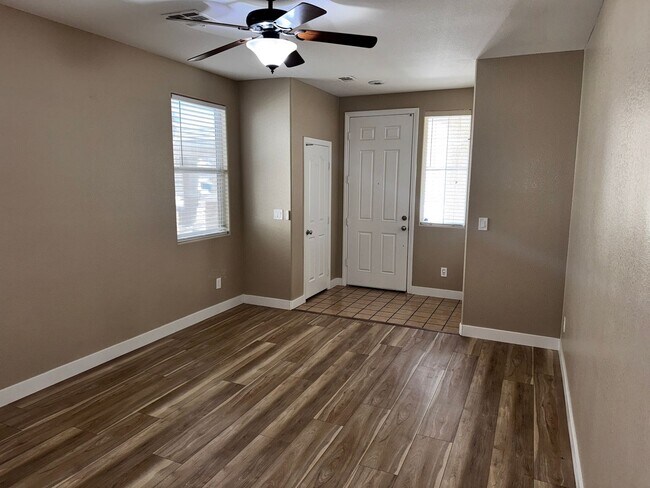 Foto del edificio - 6045 Copper Lakes St