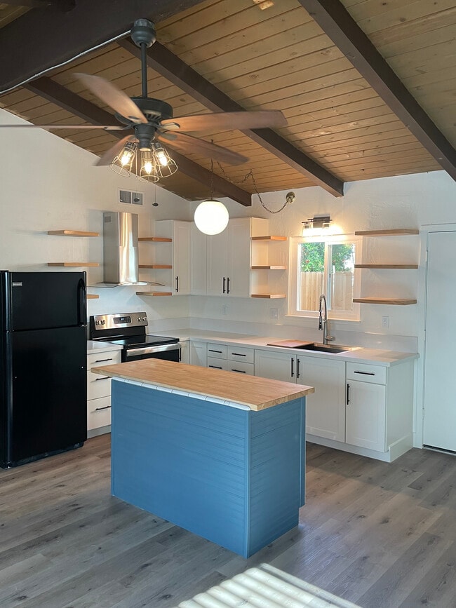 Cocina nueva - 2391 Campbell St