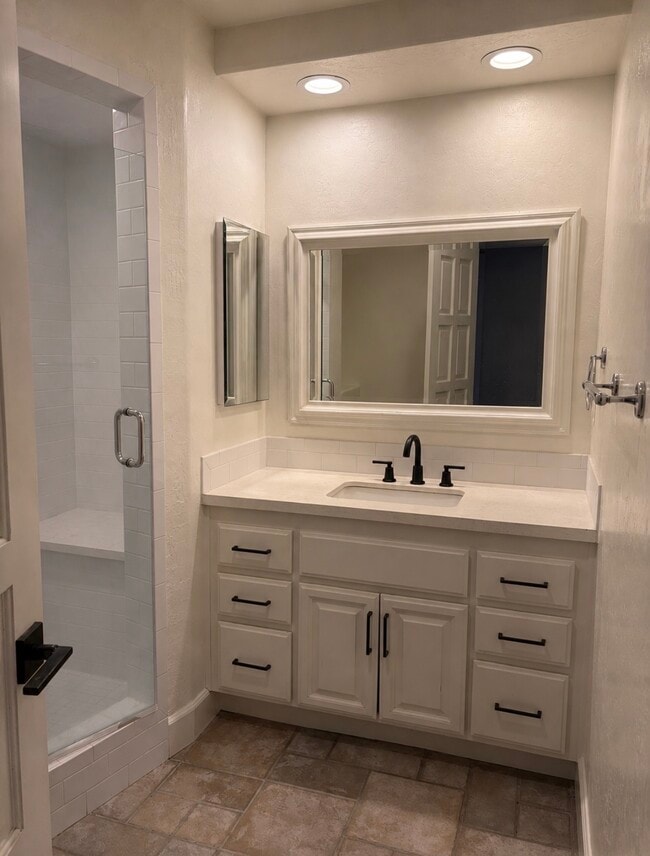 Building Photo - 25212 Manzanita Dr