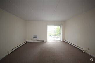Building Photo - 140 County Rd