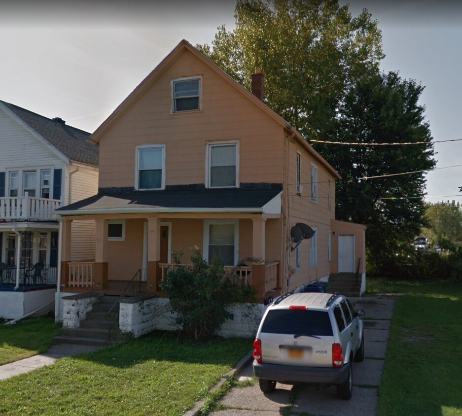 Primary Photo - 321 Mystic St