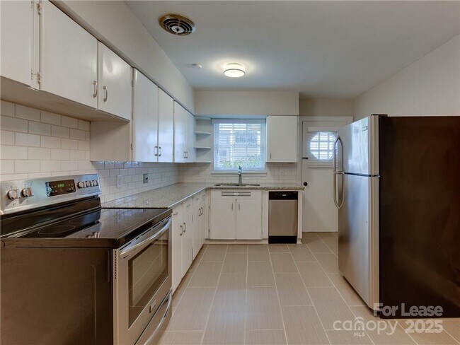 Foto del edificio - 815 Sunnyside Ave