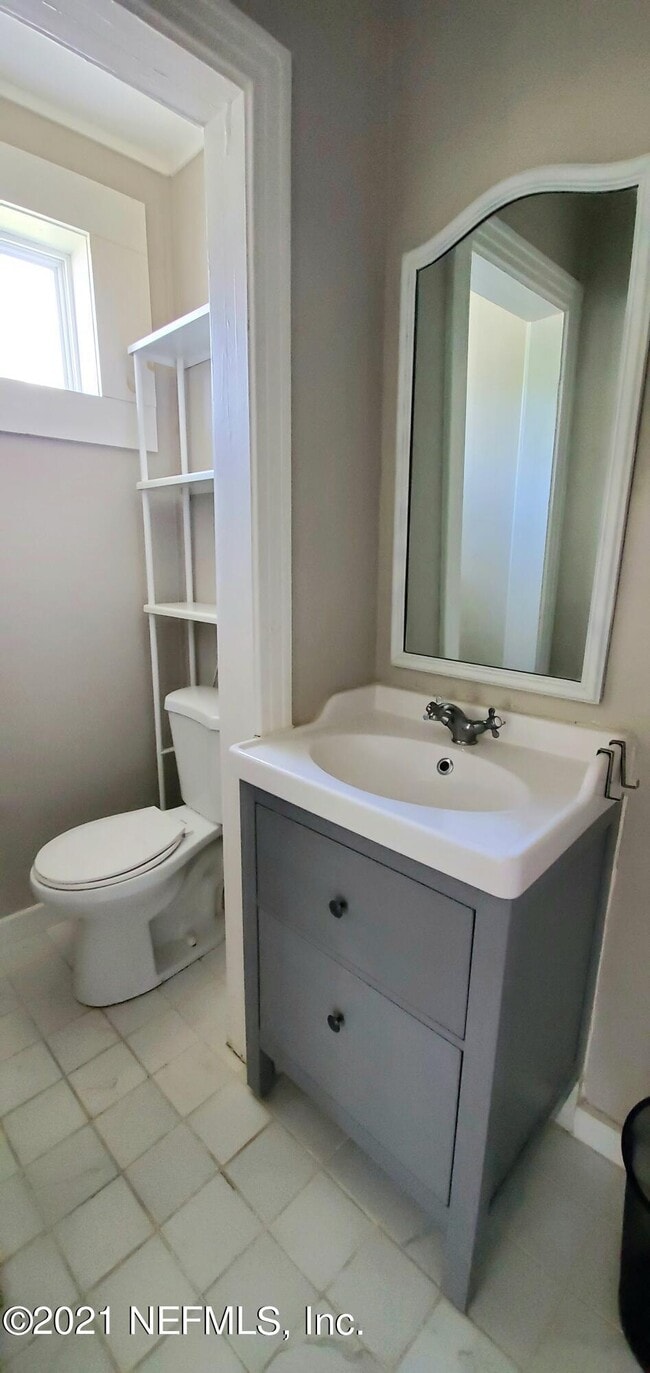 Building Photo - 1883 Southampton Rd