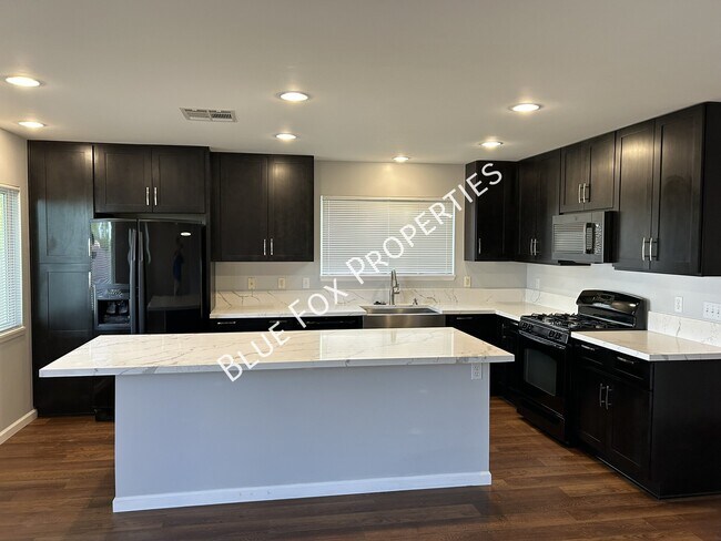 Building Photo - 10066 N Blue Crossing Way
