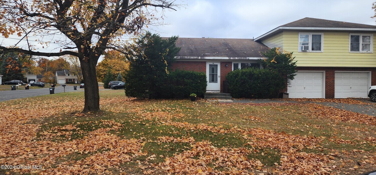 Primary Photo - 3 Derry Ln