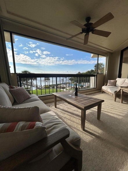 Building Photo - 625 NW North River Dr