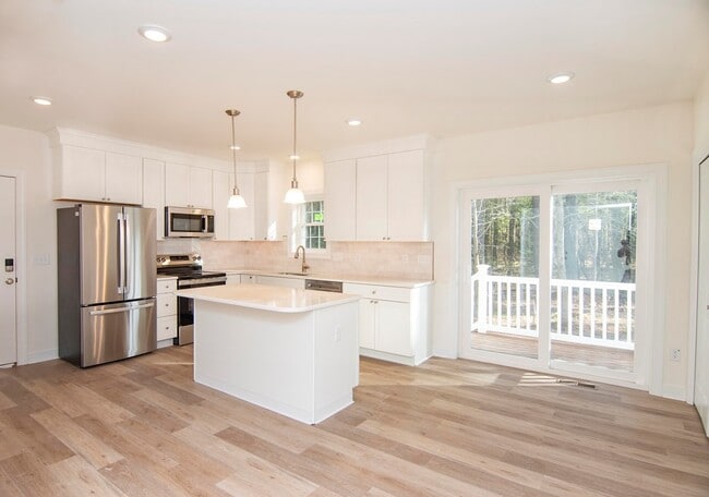 Building Photo - 38064 Tiller Ct