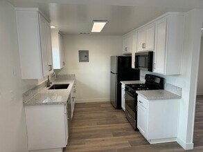 Building Photo - 386 Woodland Pl