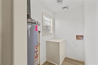 Building Photo - 1522 Seawall Blvd