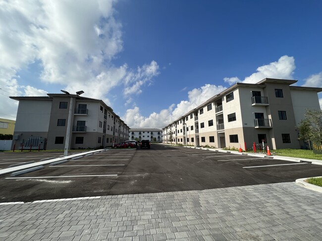 Building Photo - Amelia Lofts