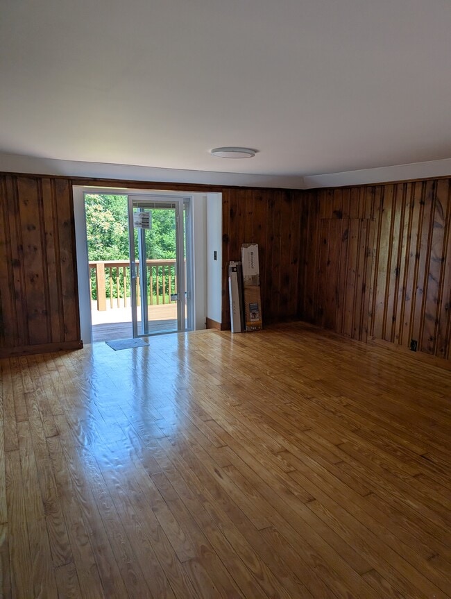 Building Photo - 127 Forest St
