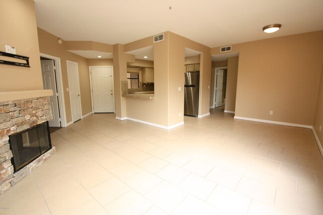 Building Photo - 6655 N Canyon Crest Dr