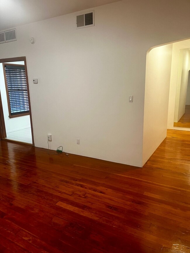 Foto del edificio - 636 Burnside Ave
