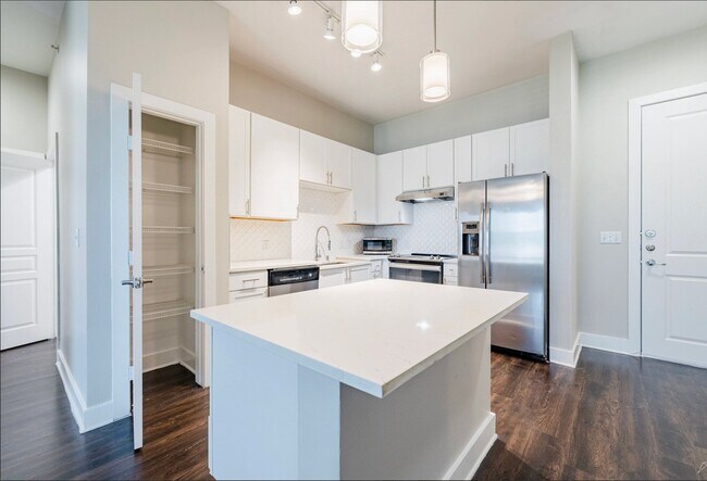 Building Photo - 2929 Wycliff Ave