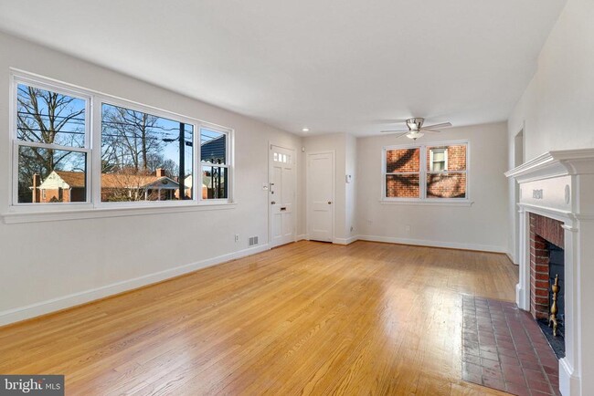 Foto del edificio - 10003 Portland Pl