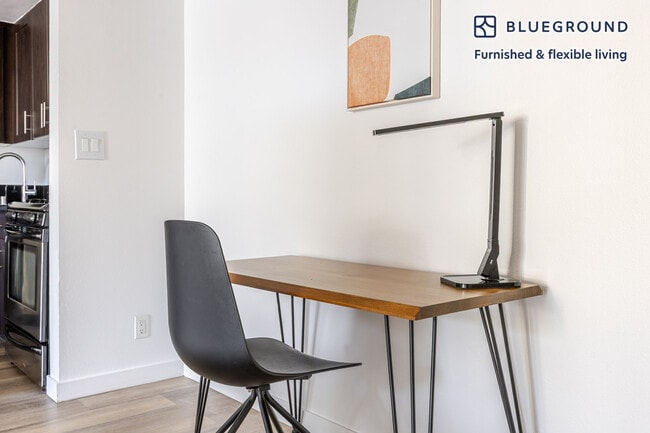 Building Photo - 345 Cloverdale Ave