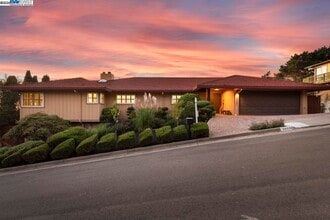 Building Photo - 10336 Greenview Dr