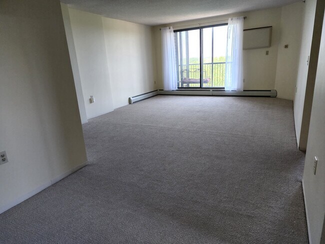 Área de sala de estar - 6500 Woodlake Dr