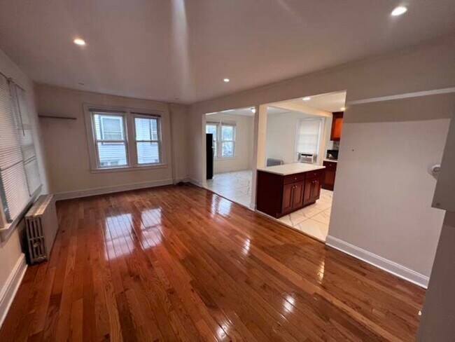 Foto del edificio - 1343 W 4th St